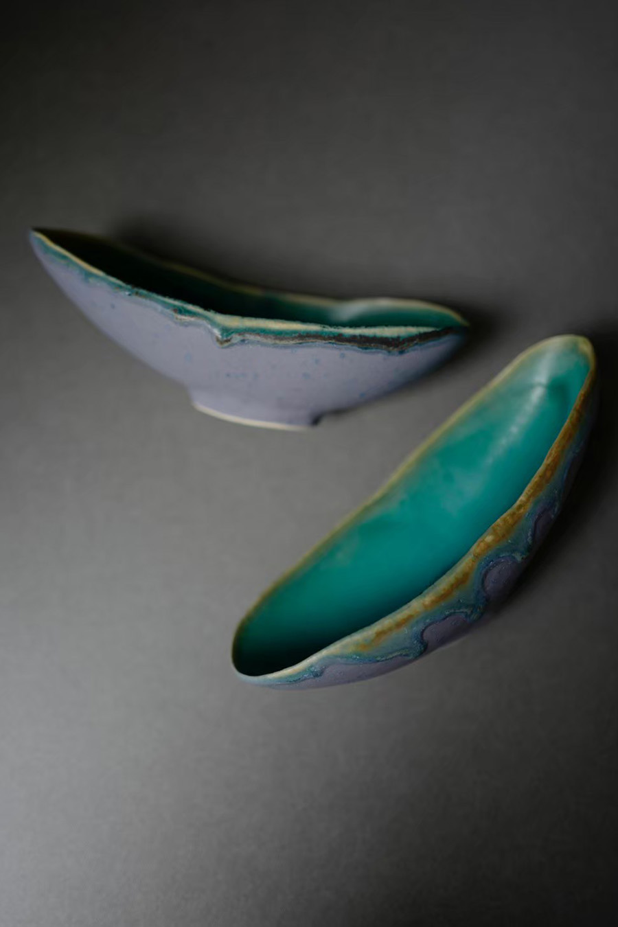 BI-COLOR OVAL BOWL