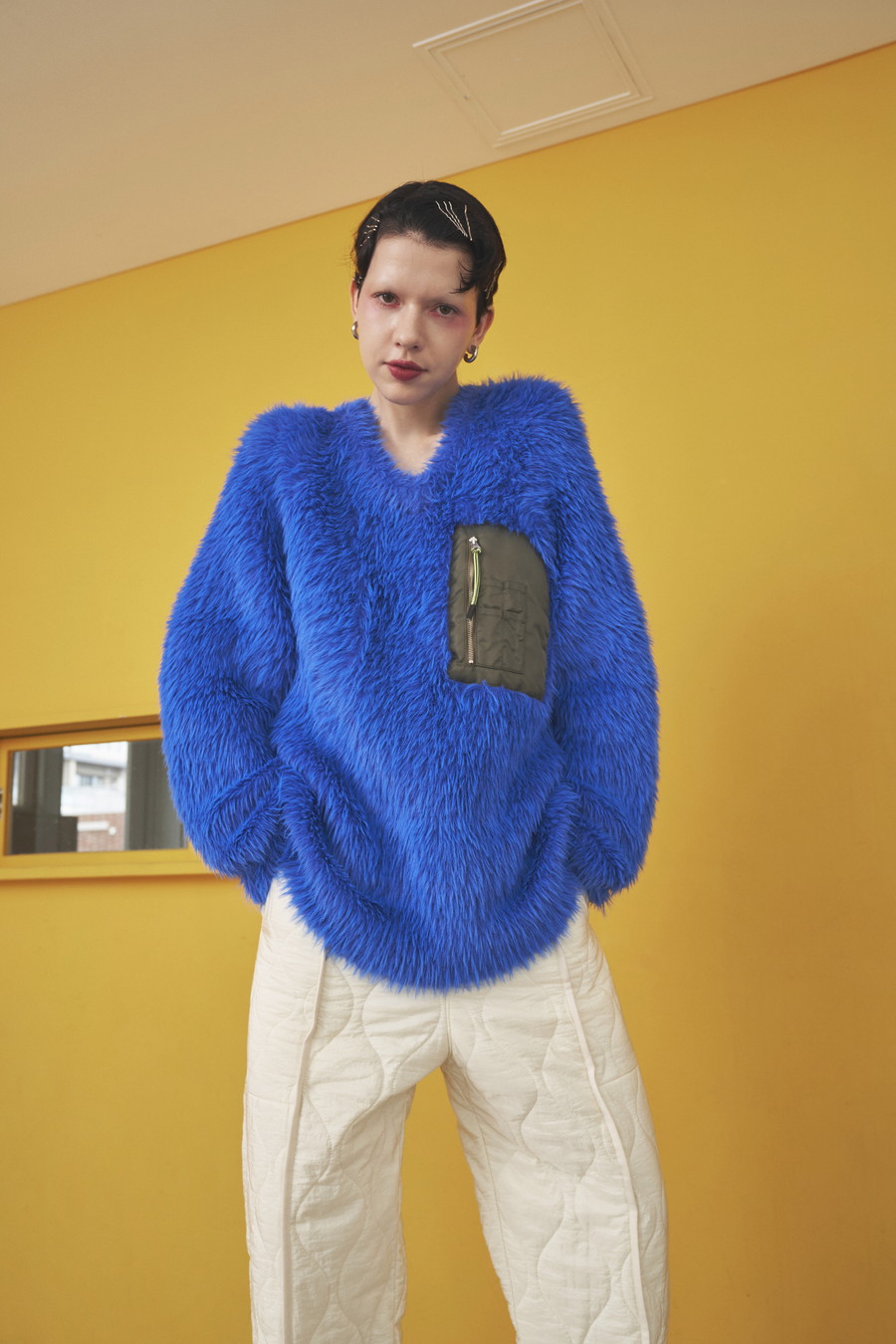 V NECK SHAGGY KNIT TOP