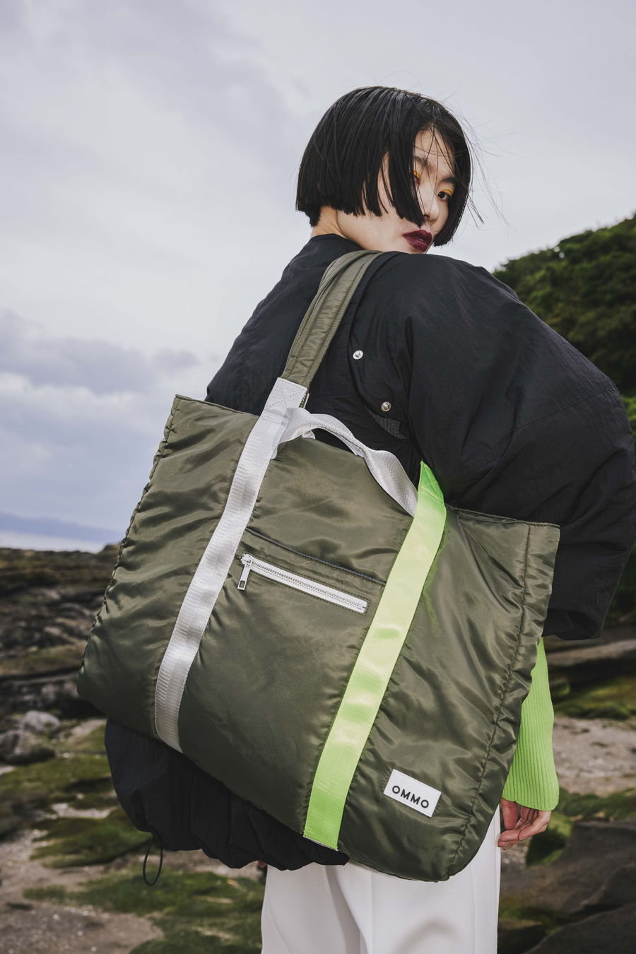 PADDED NYLON 2WAY WIDE TOTE