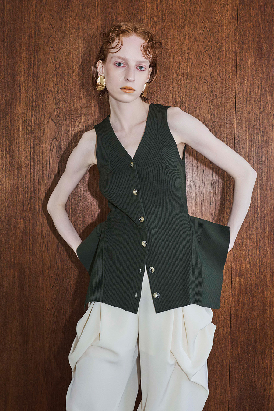 SIDE FLARE V NECK KNIT VEST