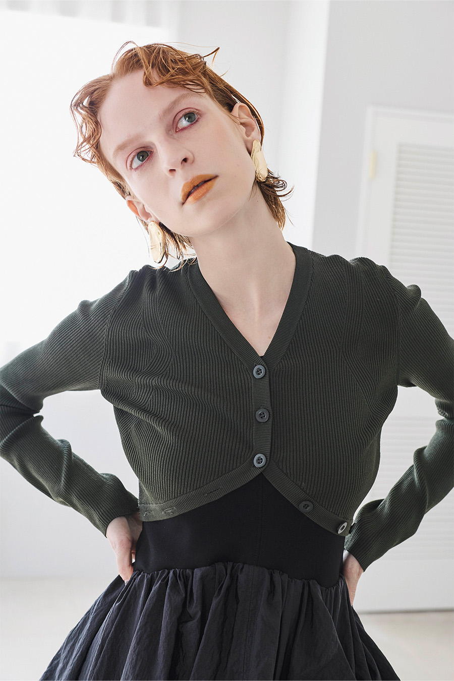 V NECK SHORT KNIT CD