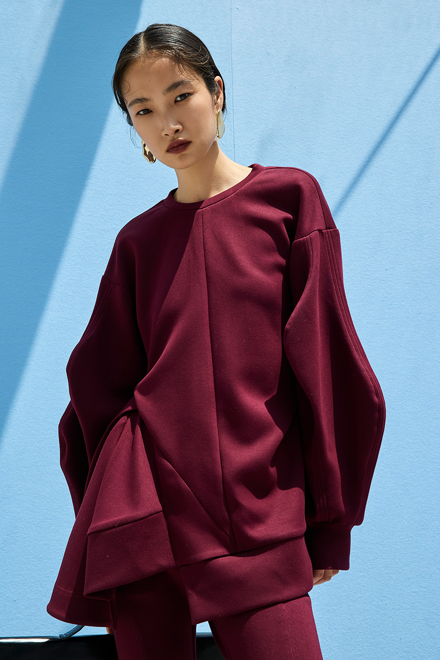 DOUBLE CURVE SLEEVE TOP