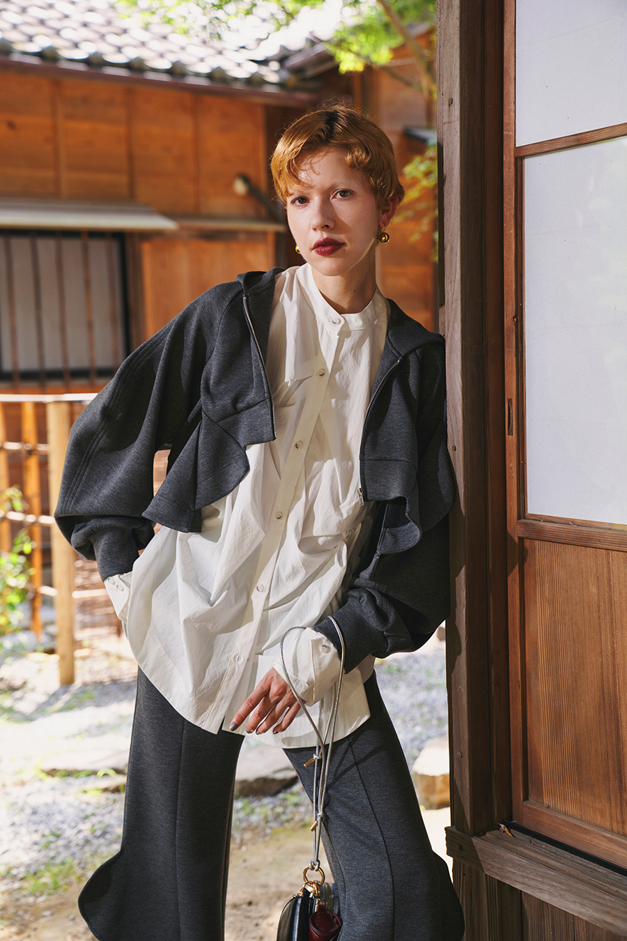 DOUBLE CURVE SLEEVE SHORT HOODIE