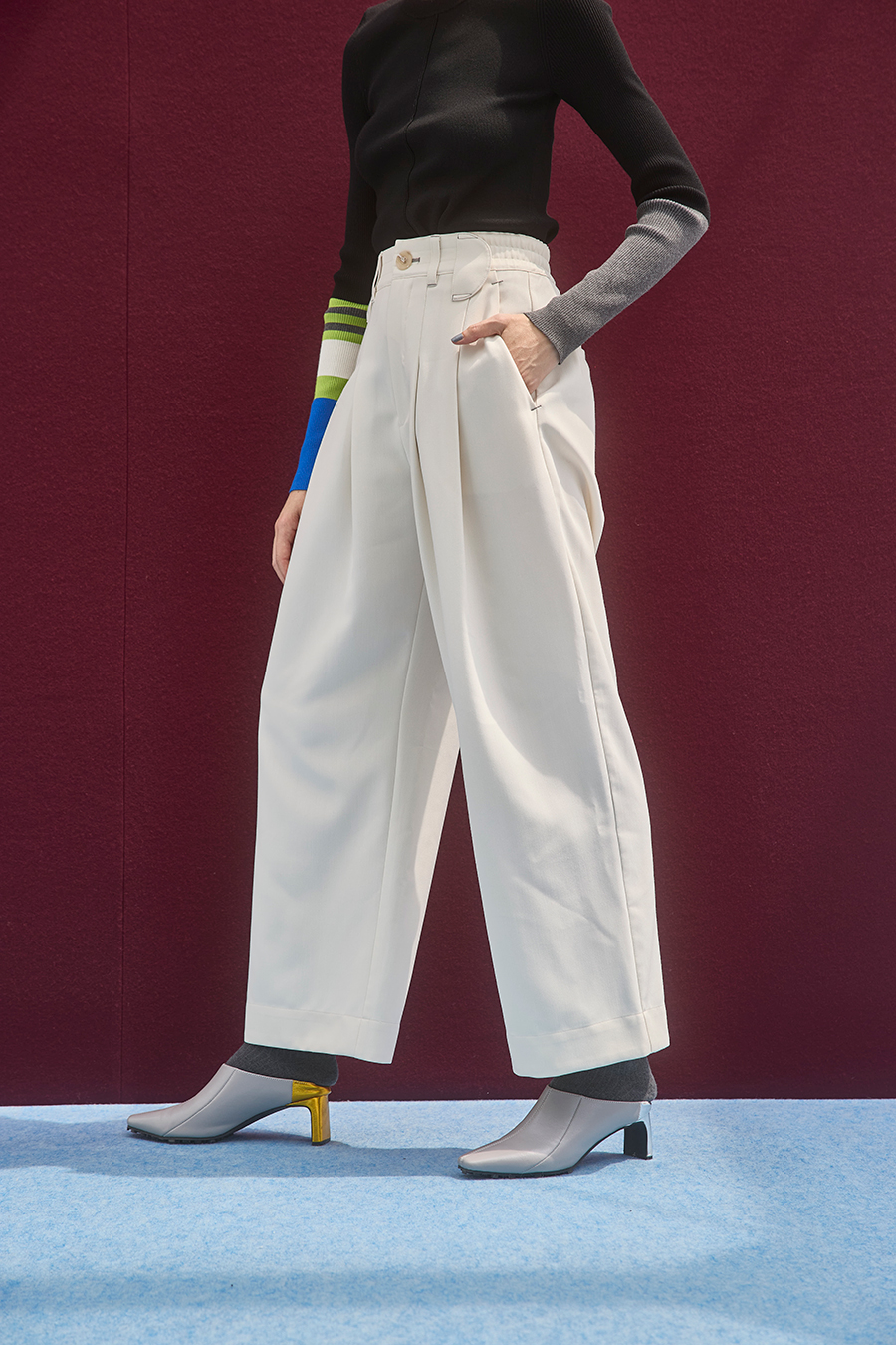 CIRCLE DETAIL TUCK WIDE PT